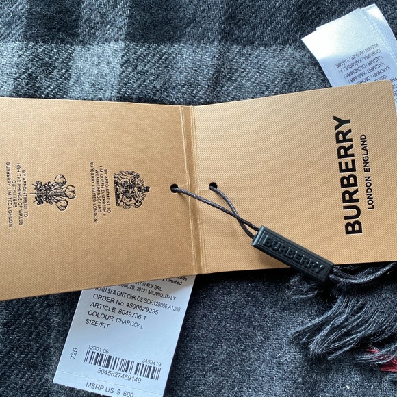 NWT Burberry Cashmere Scarf w/Fringe - Picture 4 of 4